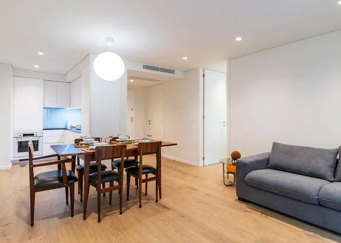 Fantastic Cedofeita By Unique Hosts