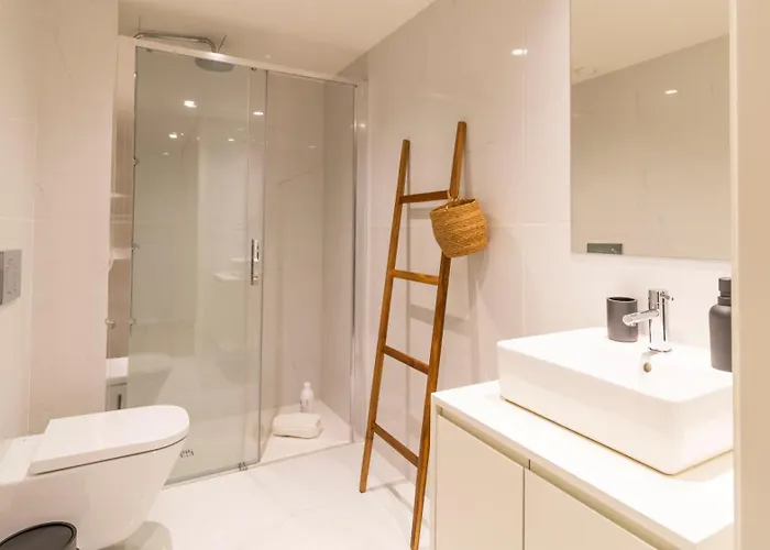 Fantastic Cedofeita By Unique Hosts