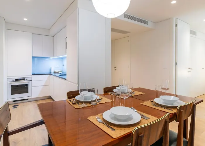 Fantastic Cedofeita By Unique Hosts