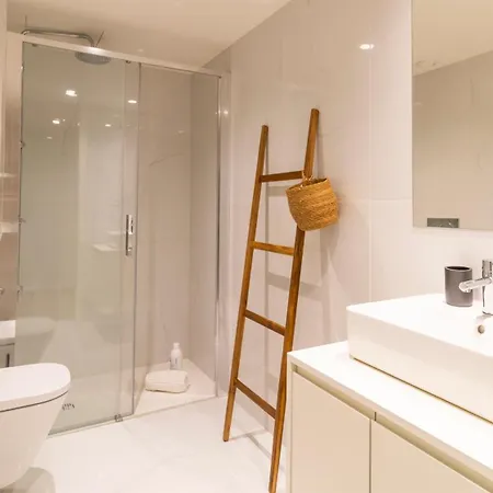 Fantastic Cedofeita By Unique Hosts