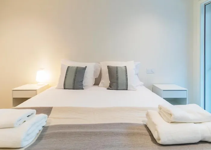 Fantastic Cedofeita By Unique Hosts *