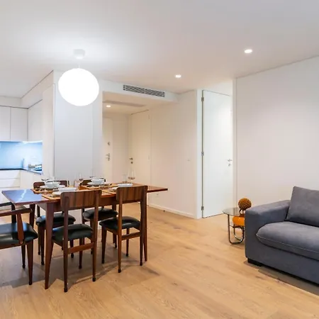 Fantastic Cedofeita By Unique Hosts